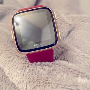 EUC Fitbit Versa Rose Gold